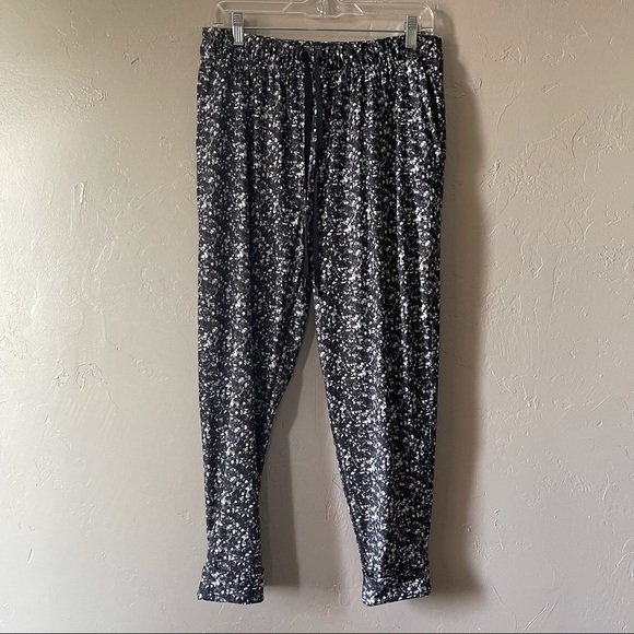 COPY - Lululemon | jet crop in shimmy shimmer black white - Picture 8 of 10